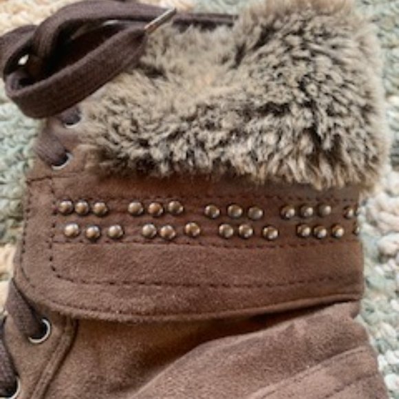 Swede boots with fur cuff, size 5 - Picture 6 of 7